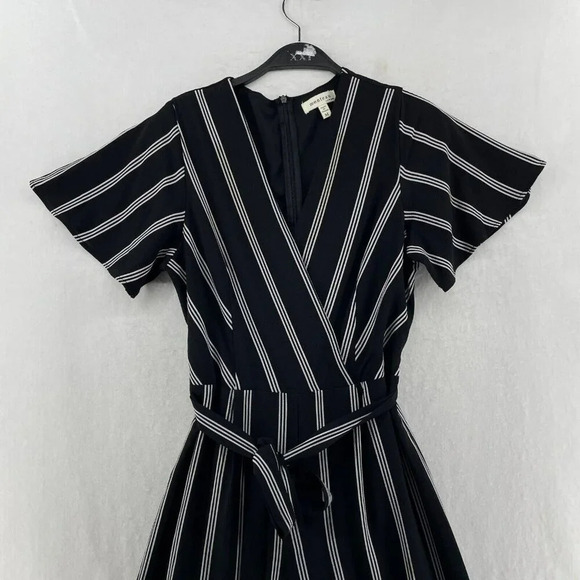Monteau Jumpsuit Women's Sz M Black Striped V-Neck Wide-Leg Flutter Sleeve - Picture 6 of 14